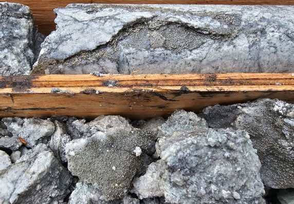 Photo 1: Photographed drill core of YM23-05 from 104.30 – 104.56 meters depth. The core photo illustrates pyrite mineralization within the intrusive unit with pervasive silicification and chlorite alteration.